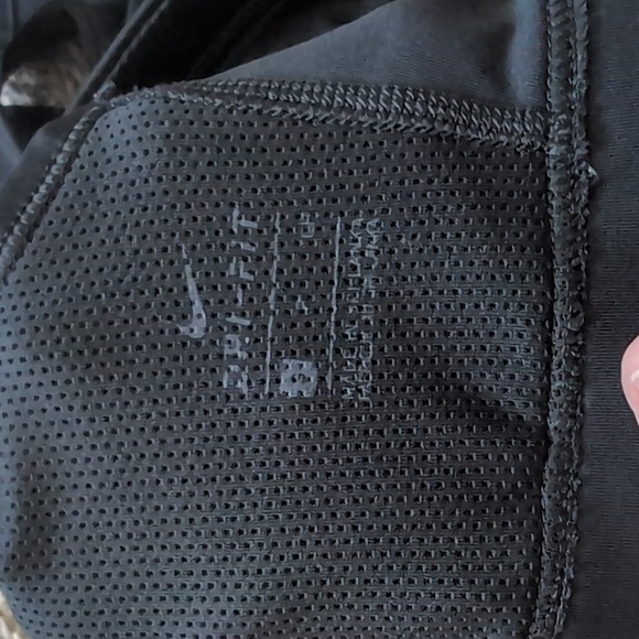 Nike Women's Sports Bra - Picture 5 of 5